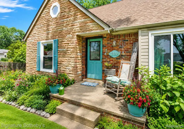 Photo 2 of Single family home for sale at 28300 Oakley St, Livonia, MI 48154 | MLS# 20261053485 | Listing updated on 2026-09-12
