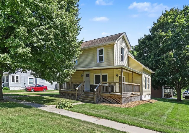 Photo 1 of Sale Pending at 211 King St, Eaton Rapids, MI 48827 | MLS# 64026035575 | Listing updated on 2026-10-08