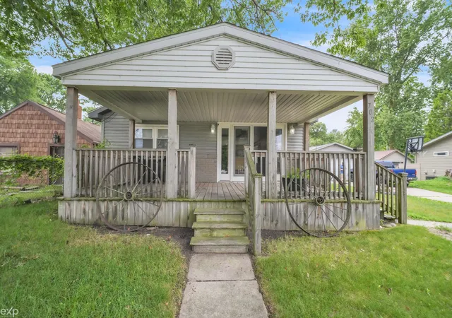 1st image of 702 Bay Rd, Bay City, MI 48706 | MLS# 58050214628