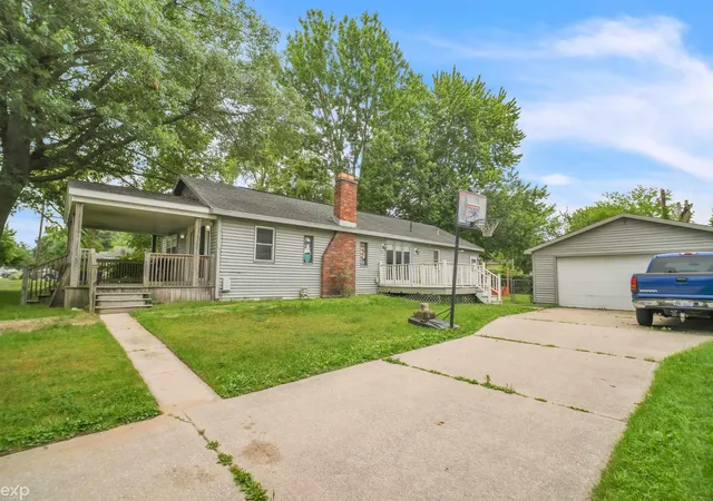 2nd image of 702 Bay Rd, Bay City, MI 48706 | MLS# 58050214628