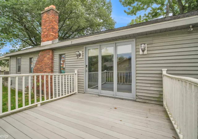 4th image of 702 Bay Rd, Bay City, MI 48706 | MLS# 58050214628