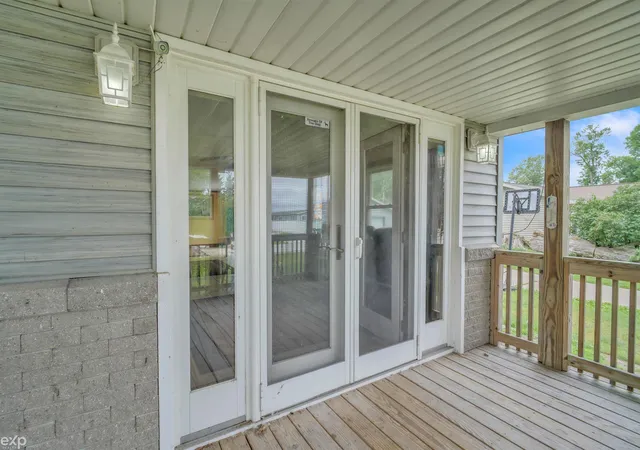 5th image of 702 Bay Rd, Bay City, MI 48706 | MLS# 58050214628