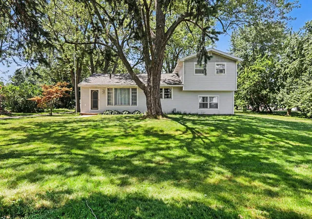 Photo 1 of Single family home for sale at 2463 Kinney Ave Nw, Grand Rapids, MI 49534 | MLS# 65026035583 | Listing updated on 2026-09-04
