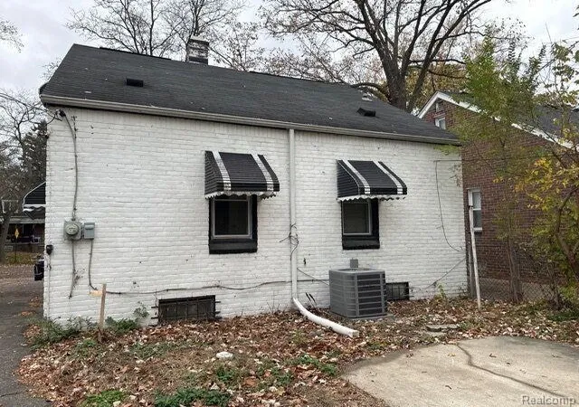 Photo 4 of Single family home for sale at 15860 Cruse St, Detroit, MI 48227 | MLS# 20261053522 | Listing updated on 2026-07-24