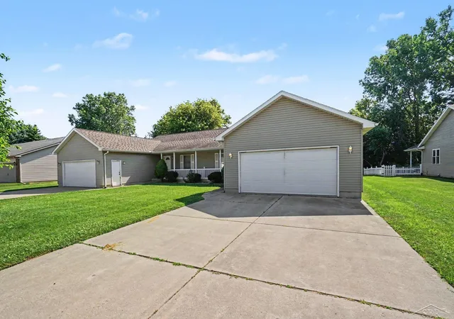 1st image of 3072 Silverwood Dr, Saginaw, MI 48603 | MLS# 61050214642
