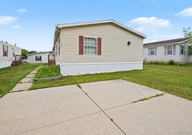 Photo 2 of Single family home for sale at 115 Fox Hound Ct, Grand Blanc, MI 48439 | MLS# 20261053545 | Listing updated on 2026-09-15