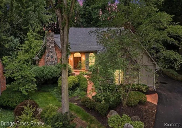 Photo 2 of Condo for sale at 249 Norcliff Dr, Bloomfield Hills, MI 48302 | MLS# 20261053547 | Listing updated on 2026-09-01