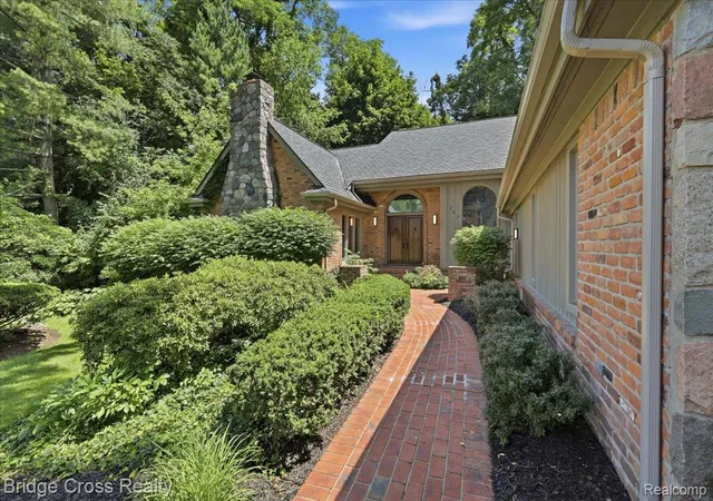 Photo 3 of Condo for sale at 249 Norcliff Dr, Bloomfield Hills, MI 48302 | MLS# 20261053547 | Listing updated on 2026-09-01