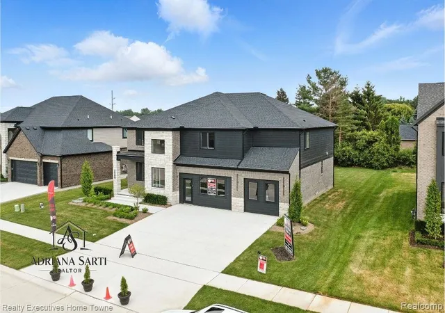 Photo 3 of Single family home for sale at 50931 Mistwood Dr, Macomb, MI 48042 | MLS# 20261053551 | Listing updated on 2026-07-14