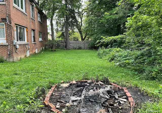 Listing Photo 5 - Condo for sale in building located at 18063 Pelkey St, Detroit, MI 48205 2711