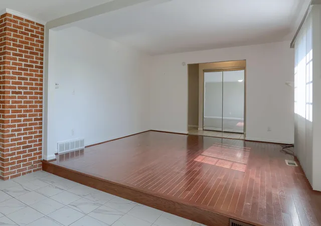 Photo 4 of Single family home for sale at 39533 Spalding Dr, Sterling Heights, MI 48313 | MLS# 58050214666 | Listing updated on 2026-09-16