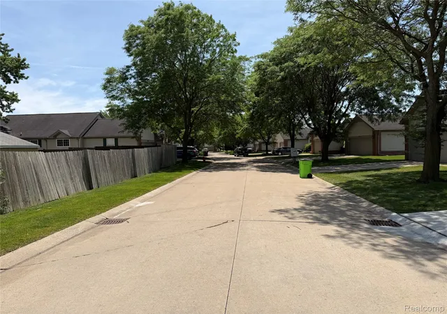 Photo 3 of Condo for sale at 29965 Kenwood Ct, Roseville, MI 48066 | MLS# 20261053605 | Listing updated on 2026-08-23