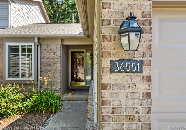 Listing Photo 2 - Condo for sale in building located at 36551 Deerhurst S, Westland, MI 48185