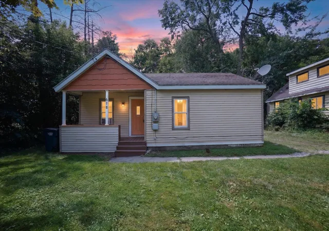 Photo 1 of Sale Pending at 618 S Magnolia Dr, Lansing, MI 48912 | MLS# 79080070992 | Listing updated on 2026-07-29