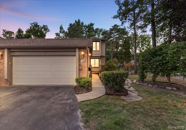 Sale Pending at 31456 Hunters Cir Dr, Farmington Hills, MI 48334 | MLS# 20261053632 | Listing updated on 2026-07-17