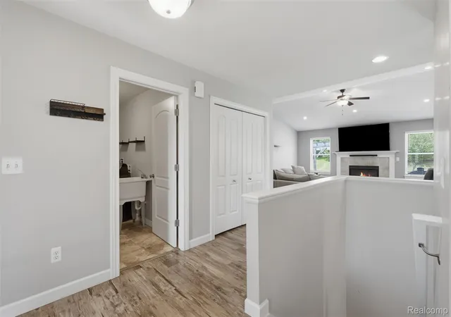 4th image of 665 Marblewood Ln, Saline, MI 48176 | MLS# 20261053635