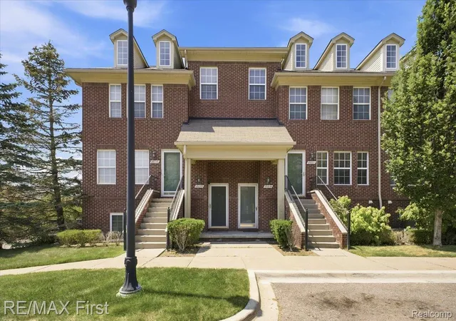 Listing Photo 2 - Condo for sale in building located at 23205 Cornerstone Vlg Dr, Southfield, MI 48075