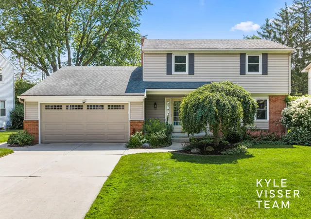 Photo 1 of Single family home for sale at 2032 Edgewood Ave Se, Grand Rapids, MI 49546 | MLS# 65026035617 | Listing updated on 2026-09-14