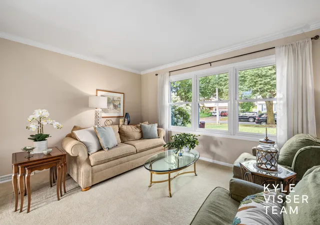 Photo 4 of Single family home for sale at 2032 Edgewood Ave SE, Grand Rapids, MI 49546 | MLS# 65026035617 | Listing updated on 2026-10-01