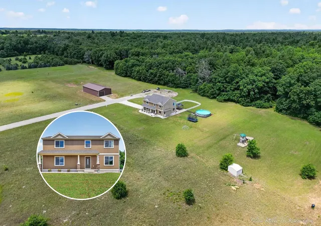 Photo 4 of Single family home for sale at 5420 S Kathryn Ln, Newaygo, MI 49337 | MLS# 65026035628 | Listing updated on 2026-08-29