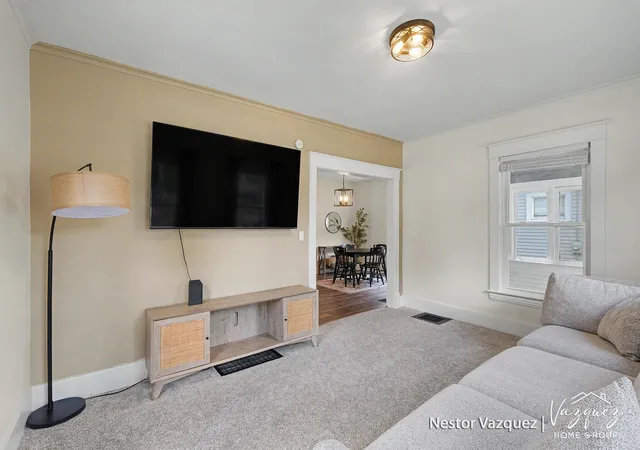 5th image of 234 Knapp St NE, Grand Rapids, MI 49505 | MLS# 65026035644