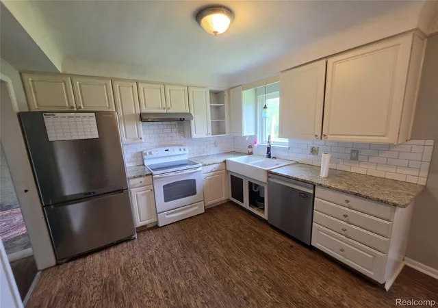 Photo 4 of Single family home for sale at 21210 E 10 Mile Rd, Saint Clair Shores, MI 48080 | MLS# 20261053702 | Listing updated on 2026-09-08