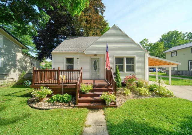 Photo 1 of Single family home for sale at 746 Saint Joseph St, Adrian, MI 49221 | MLS# 56050214685 | Listing updated on 2026-07-17