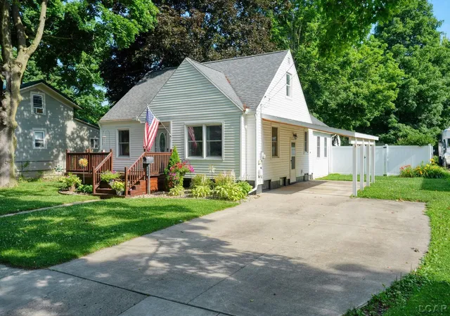 Photo 2 of Single family home for sale at 746 Saint Joseph St, Adrian, MI 49221 | MLS# 56050214685 | Listing updated on 2026-07-17