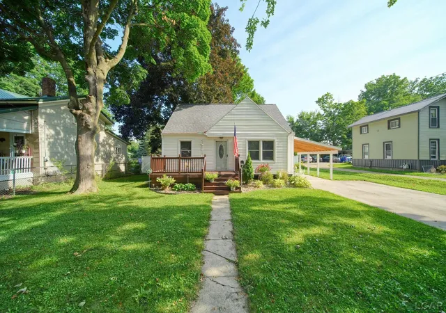 Photo 3 of Single family home for sale at 746 Saint Joseph St, Adrian, MI 49221 | MLS# 56050214685 | Listing updated on 2026-07-17