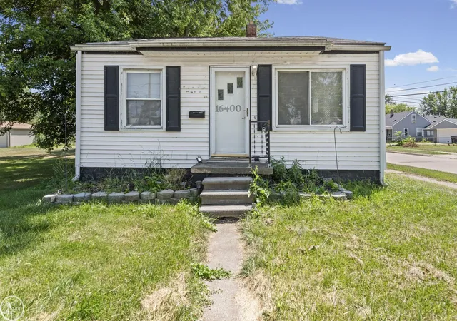 Photo 1 of Single family home for sale at 16400 Curtis St, Roseville, MI 48066 | MLS# 58050214691 | Listing updated on 2026-09-16