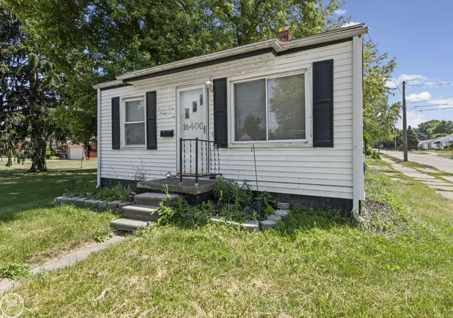 Photo 2 of Single family home for sale at 16400 Curtis St, Roseville, MI 48066 | MLS# 58050214691 | Listing updated on 2026-09-16