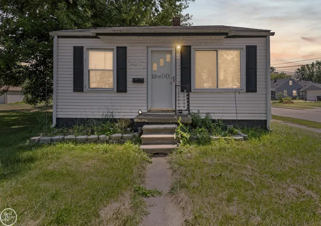 Photo 3 of Single family home for sale at 16400 Curtis St, Roseville, MI 48066 | MLS# 58050214691 | Listing updated on 2026-09-16