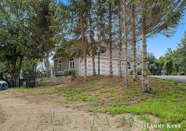 Photo 4 of Single family home for sale at 6220 146th Avenue, Holland, MI 49423 | MLS# 71026035658 | Listing updated on 2026-08-24