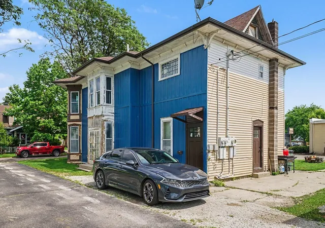 Listing Photo 4 - Condo for sale in building located at 102 N Maple St, Sturgis, MI 49091