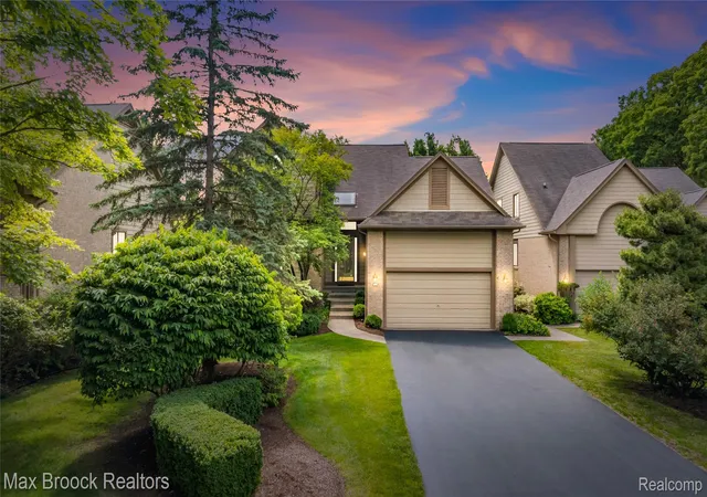 Photo 1 of Sale Pending at 4860 Lagoons Cir, West Bloomfield, MI 48323 | MLS# 20261053749 | Listing updated on 2026-07-19