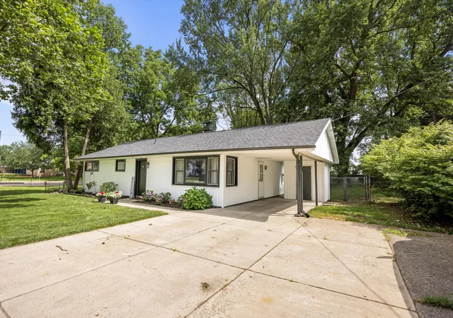 Photo 2 of Single family home for sale at 113 W Hughes St, Marshall, MI 49068 | MLS# 64026035668 | Listing updated on 2026-09-01