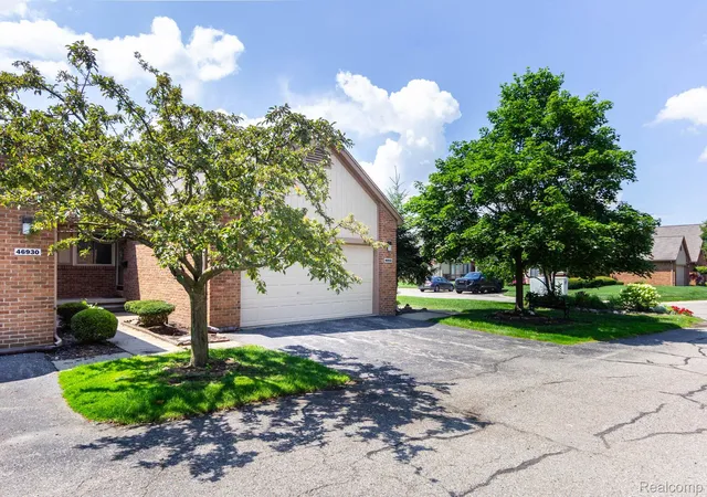 Photo 3 of Condo for sale at 46910 Country Ln #12, Macomb, MI 48044 | MLS# 20261053758 | Listing updated on 2026-09-11