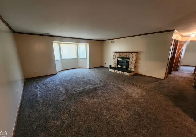 Photo 1 of Sale Pending at 30522 Oakridge Manor Dr, Roseville, MI 48066 | MLS# 58050214700 | Listing updated on 2026-08-21