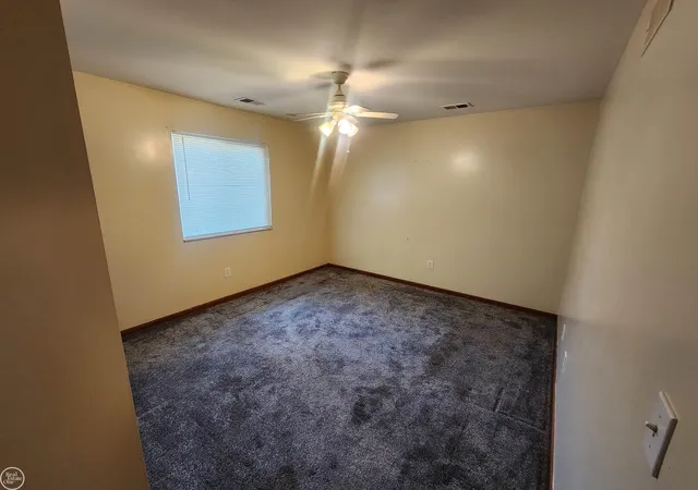 Listing Photo 3 - Condo for sale in building located at 30522 Oakridge Manor Dr, Roseville, MI 48066