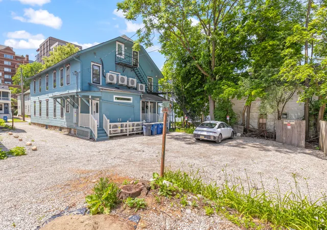 3rd image of 507 E Ann St, Ann Arbor, MI 48104 | MLS# 81026035677