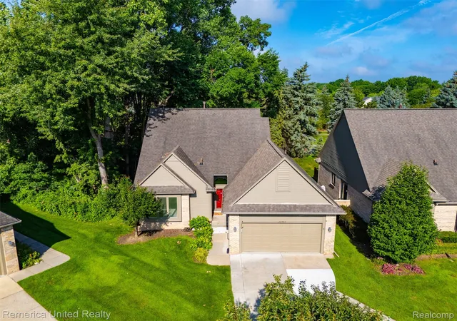 Listing Photo 2 - Condo for sale in building located at 24597 Edgewood Dr, Novi, MI 48374 - Unit #