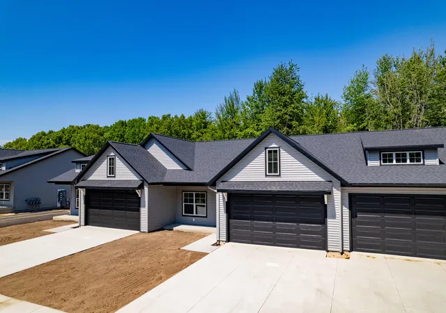 2nd image of 17428 Ridge Ave, Spring Lake, MI 49456 | MLS# 65026035681