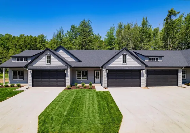 2nd image of 17426 Ridge Ave, Spring Lake, MI 49456 | MLS# 65026035682