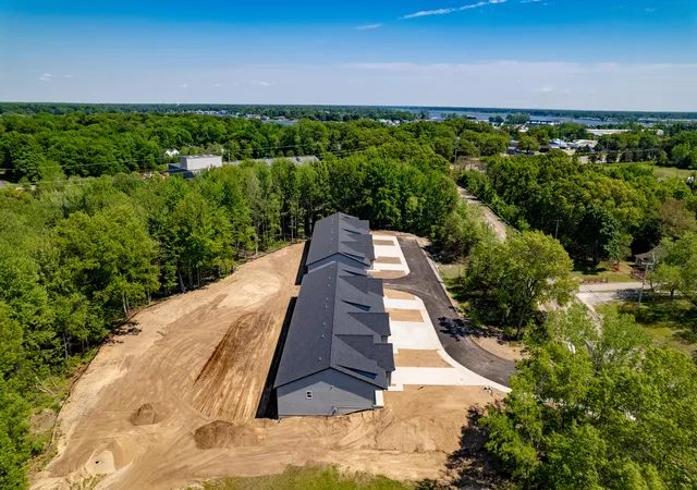 Listing Photo 2 - Condo for sale in building located at 17426 Ridge Ave, Spring Lake, MI 49456 - Unit #