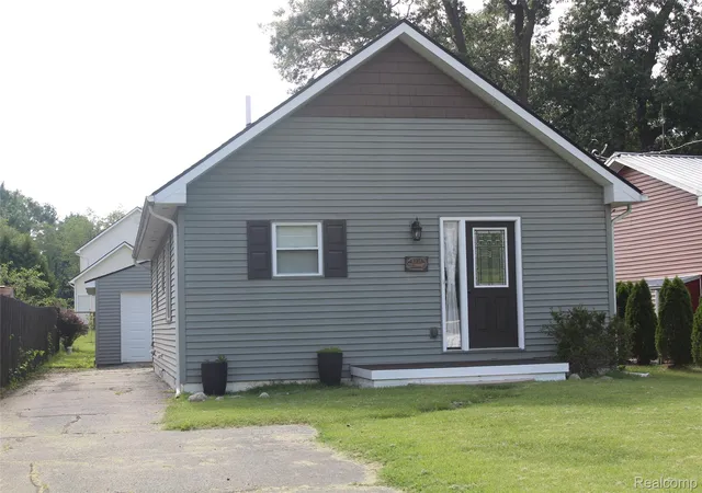 Photo 1 of Single family home for sale at 5735 Lake Grv Dr, White Lake, MI 48383 | MLS# 20261053774 | Listing updated on 2026-09-20