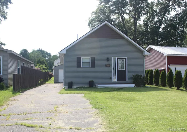 Photo 3 of Single family home for sale at 5735 Lake Grv Dr, White Lake, MI 48383 | MLS# 20261053774 | Listing updated on 2026-09-20