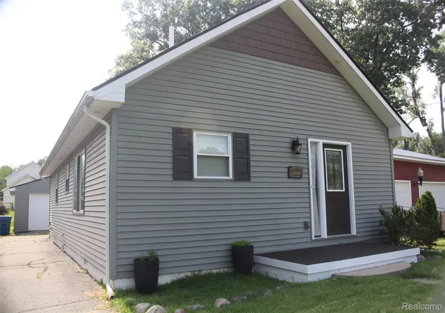 Photo 3 of Single family home for sale at 5735 Lake Grv Dr, White Lake, MI 48383 | MLS# 20261053774 | Listing updated on 2026-09-20