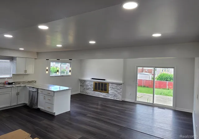 Photo 4 of Single family home for sale at 12872 14 Mile Rd S, Warren, MI 48088 | MLS# 20261053775 | Listing updated on 2026-07-16