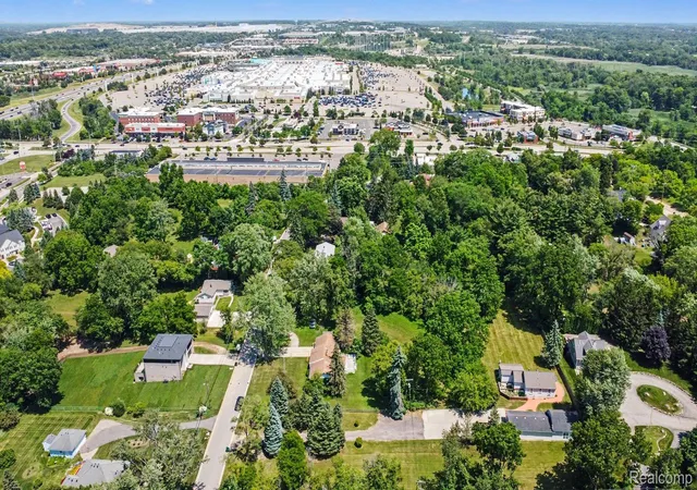 24th image of 235 Alberta St, Auburn Hills, MI 48326 | MLS# 20261053782
