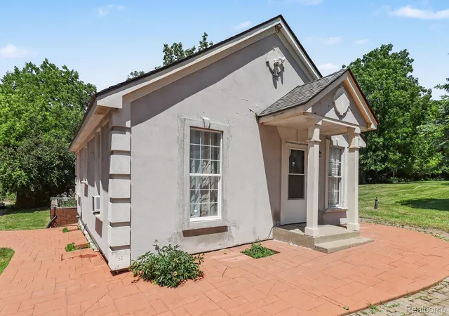 3rd image of 235 Alberta St, Auburn Hills, MI 48326 | MLS# 20261053782